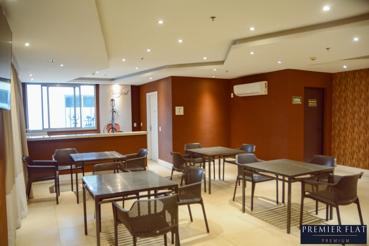 Playground com brinquedos para crianças no Premier Flat